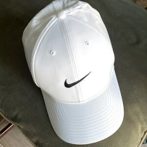 New Nike men's cap L/XL